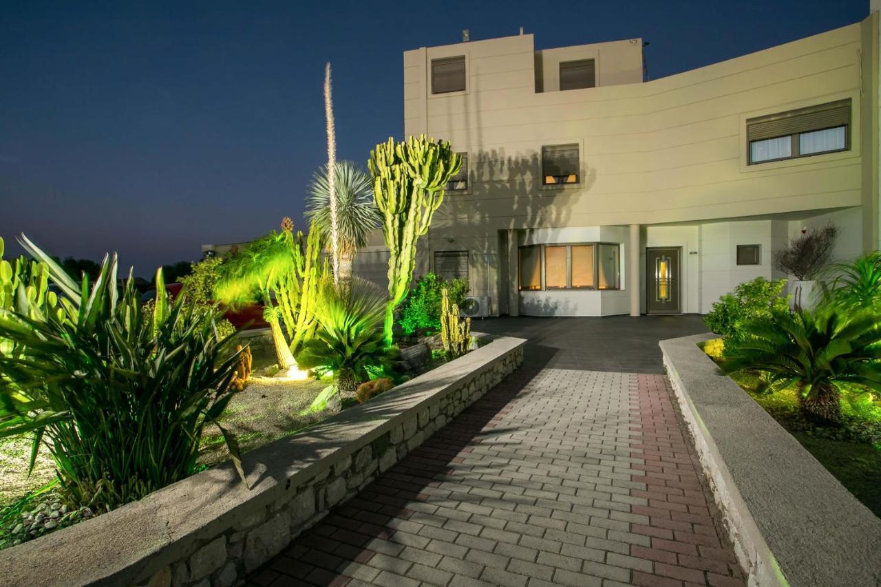 Des & Coo Luxury Villa With Private Pool Фалираки Экстерьер фото